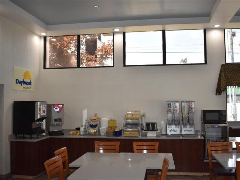 Days Inn By Wyndham Kodak/Sevierville Intrstate Smokeymntns מראה חיצוני תמונה