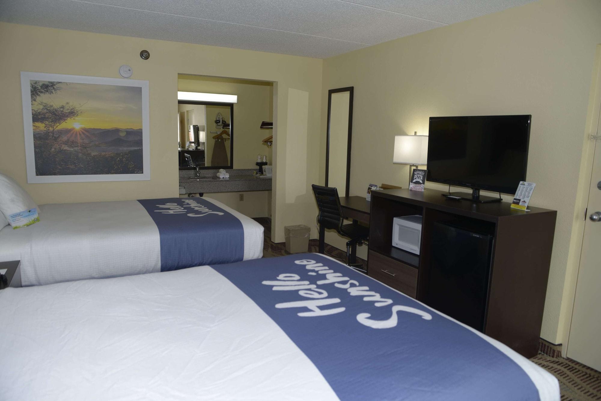 Days Inn By Wyndham Kodak/Sevierville Intrstate Smokeymntns מראה חיצוני תמונה