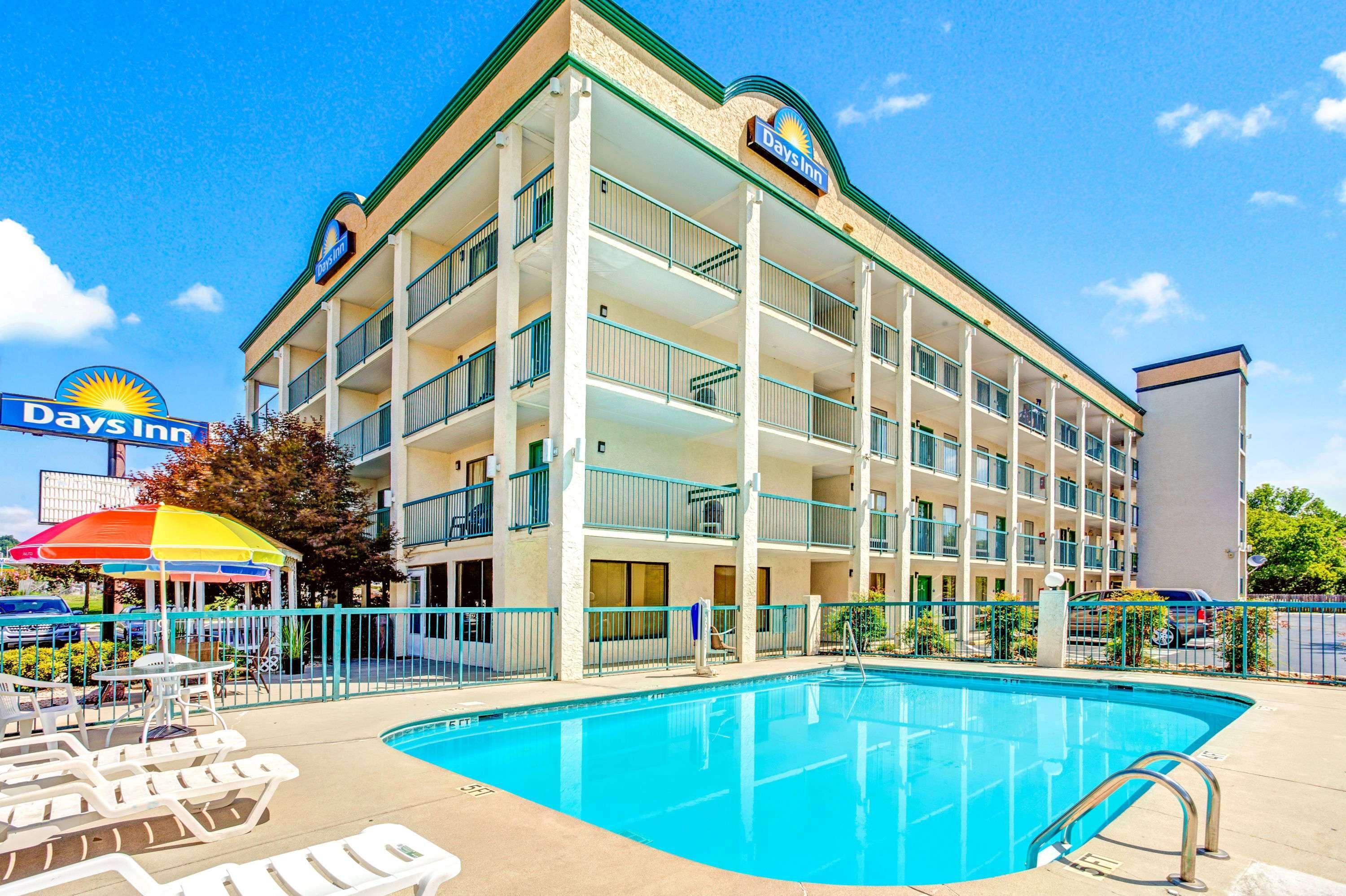 Days Inn By Wyndham Kodak/Sevierville Intrstate Smokeymntns מראה חיצוני תמונה
