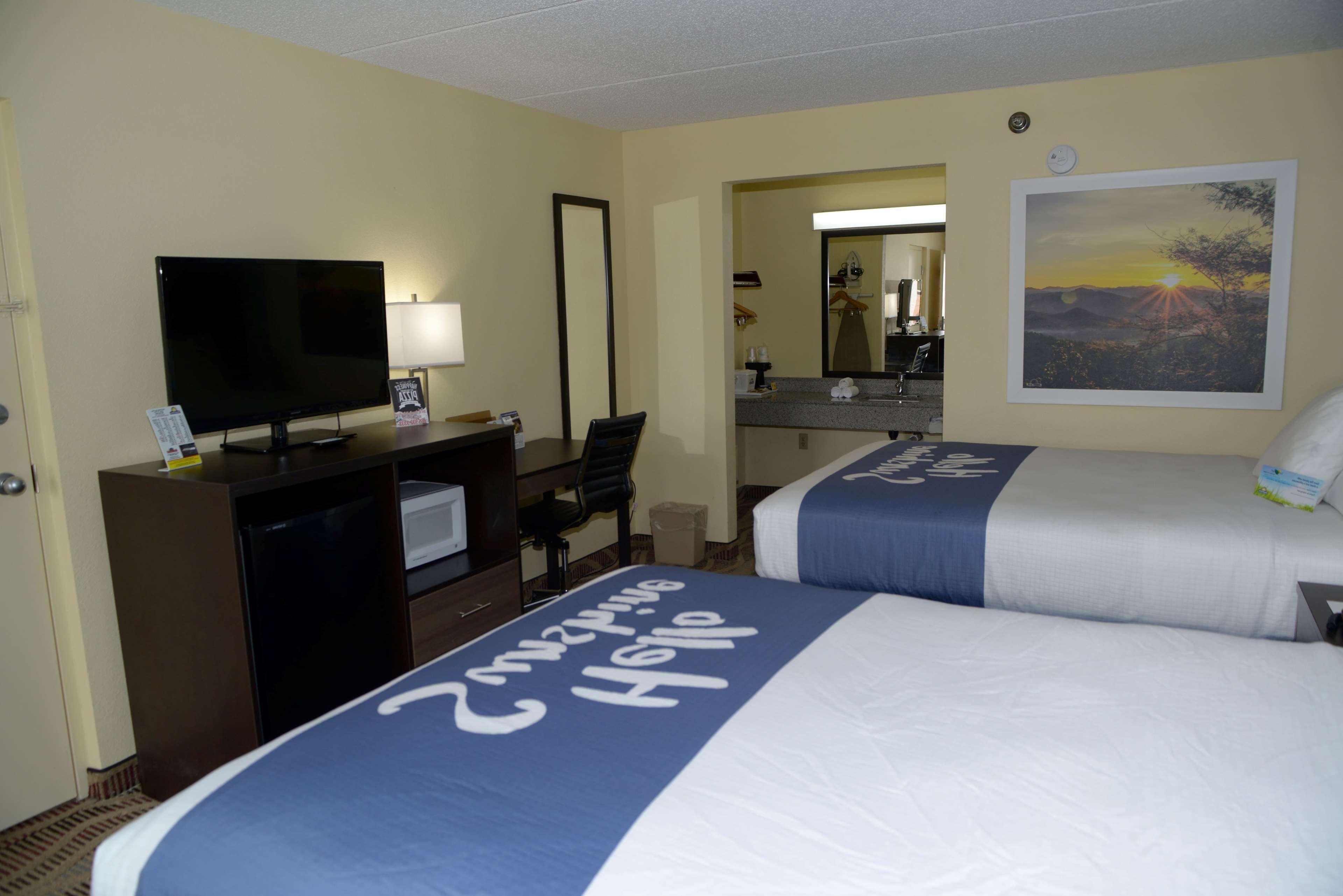 Days Inn By Wyndham Kodak/Sevierville Intrstate Smokeymntns מראה חיצוני תמונה