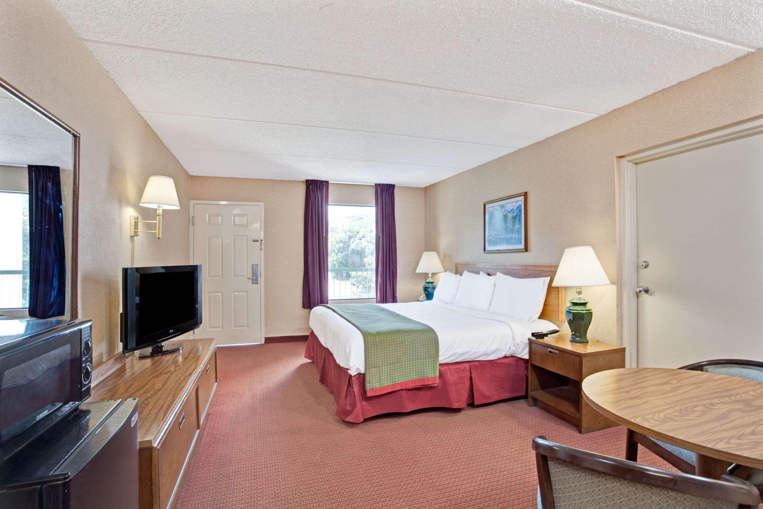 Days Inn By Wyndham Kodak/Sevierville Intrstate Smokeymntns מראה חיצוני תמונה